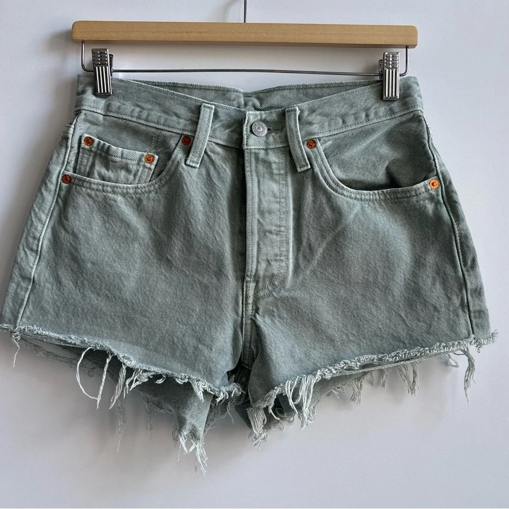 Levi’s Dusty Lily Pad Raw Hem Buttonfly Denim Jean Shorts Olive Green Size 27